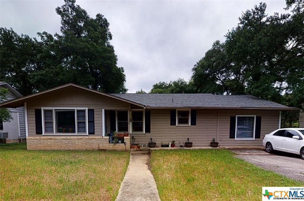 130 E Hillcrest Dr, San Marcos, TX 78666 - photo 1