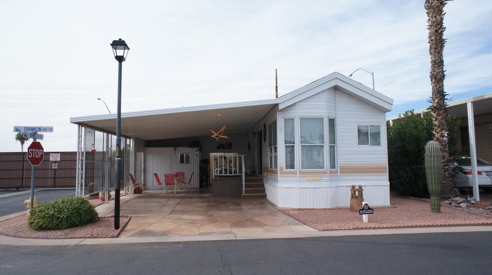 #692 Franklin, corner lot