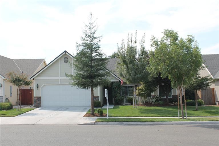 6923 E Fountain Way, Fresno, CA 93727 - photo 1