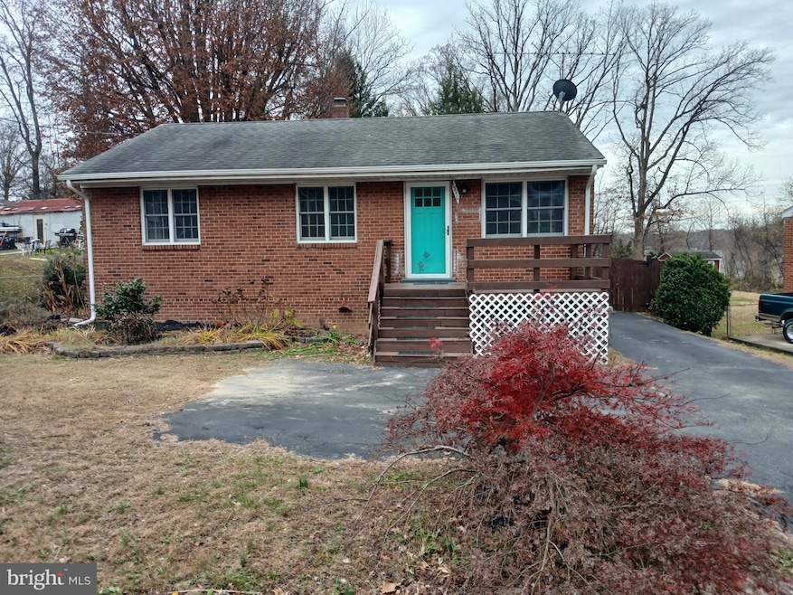 15910 Crest Dr, Woodbridge, VA 22191 - photo 1