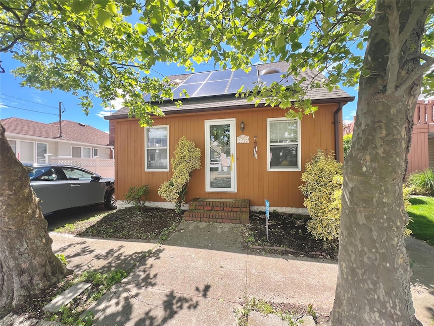 For Sale $888,999 • Co-Listing Agent