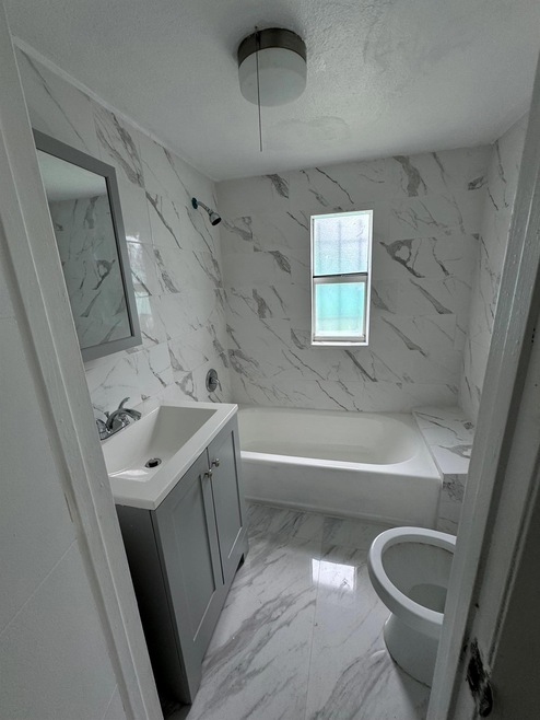 618 32nd St unit 4, West Palm Beach, FL 33407 - photo 1