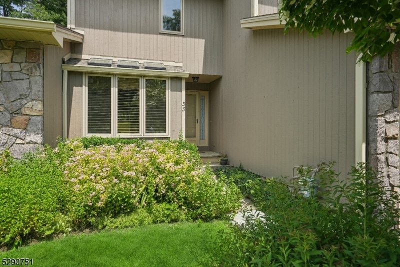 33 Roberts Cir, Basking Ridge, NJ 07920 - photo 1