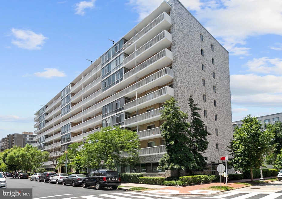 Potomac Plaza Terraces unit 420/421, Washington, DC 20037 - photo 1