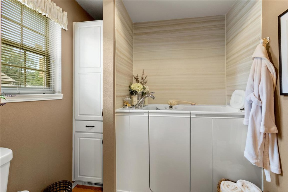 W6129 Victorian Dr unit 2, Appleton, WI 54915 - photo 1