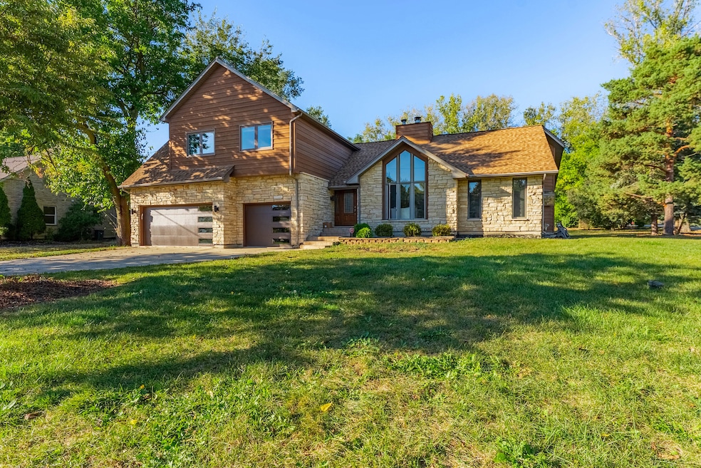 120 Pratt Blvd, Roselle, IL 60172 - photo 1