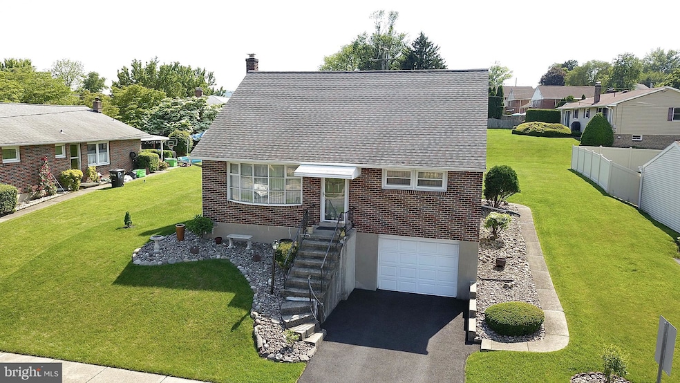 1239 Commonwealth Blvd, Reading, PA 19607 - photo 1