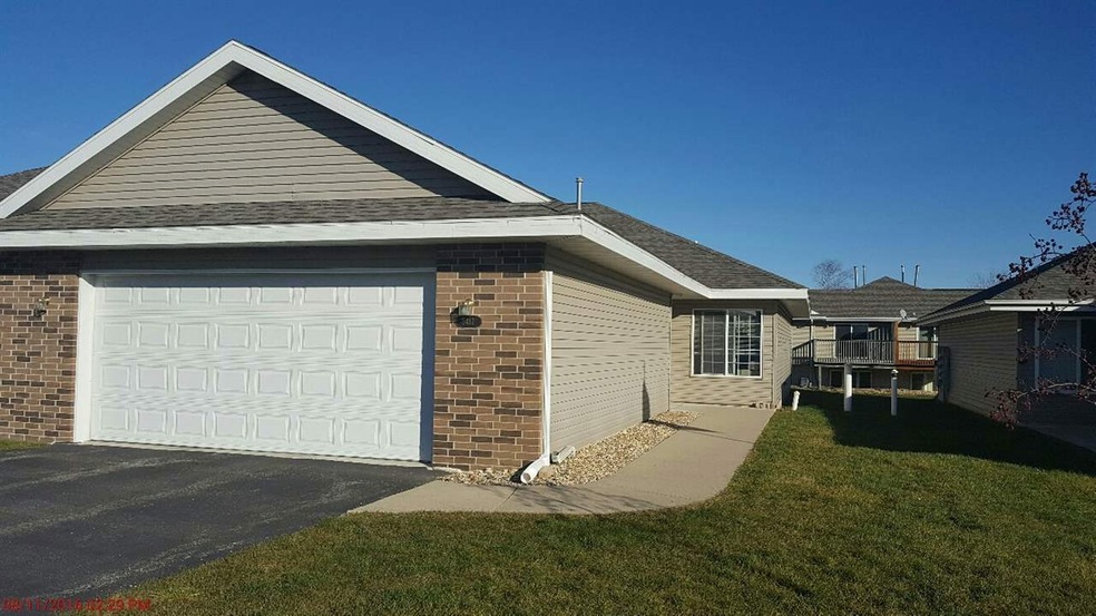 1417 Asbury Ln, Waterloo, IA 50701 - photo 1