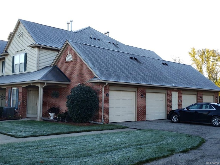 9472  Garage.jpg