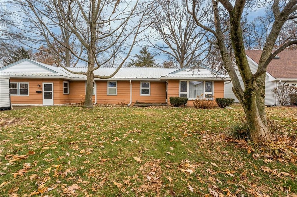 402 Ellenhurst Dr, Anderson, IN 46012 - photo 1