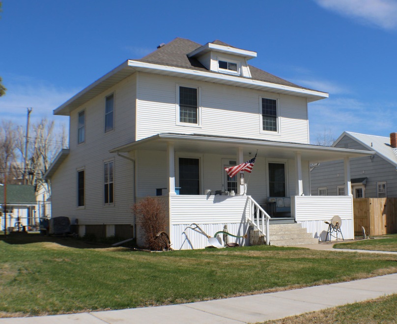 Front of Home<|><|>