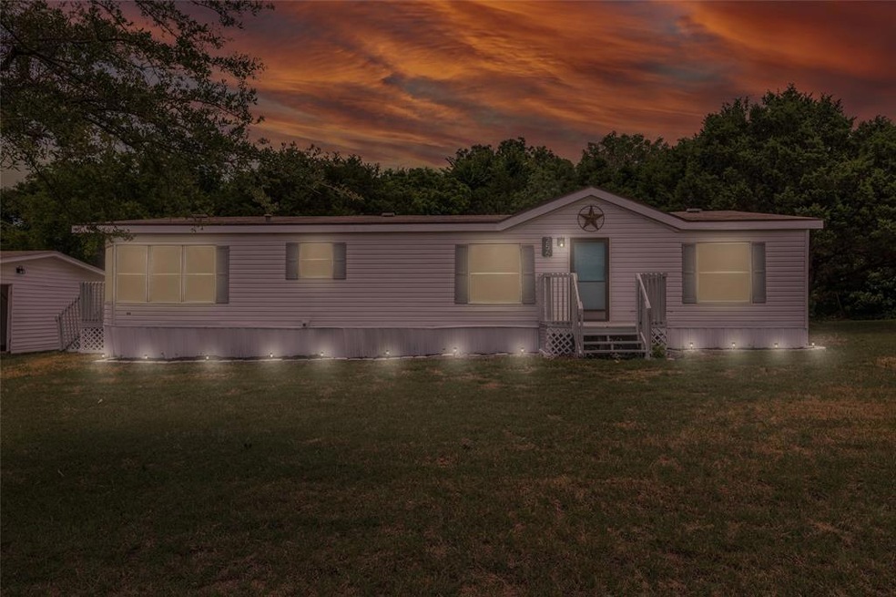 256 Kelly Brook Ln, Weatherford, TX 76087 - photo 1