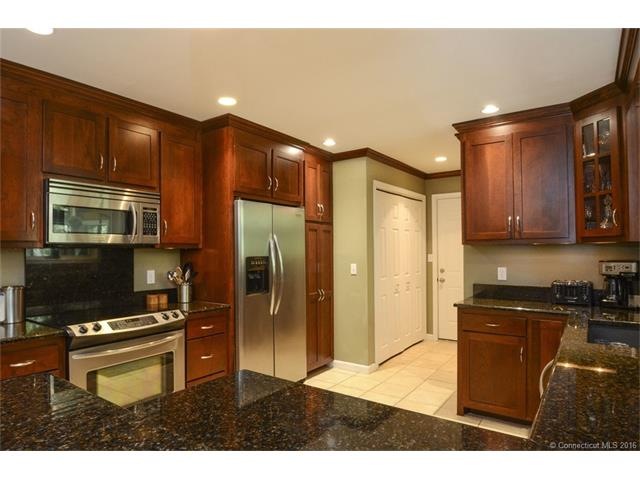 WELL DESIGNED CHERRY AND GRANITE KITCHEN