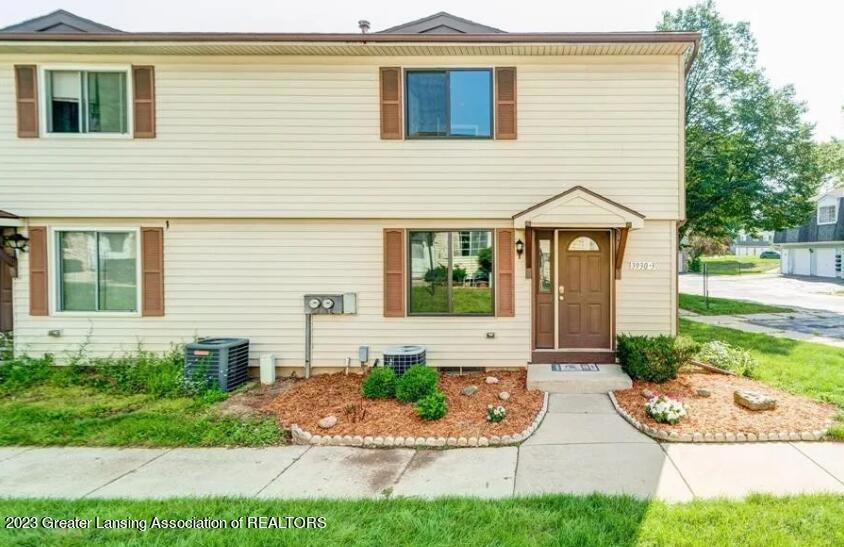 3930 Hunters Ridge Dr unit 3, Lansing, MI 48911 - photo 1