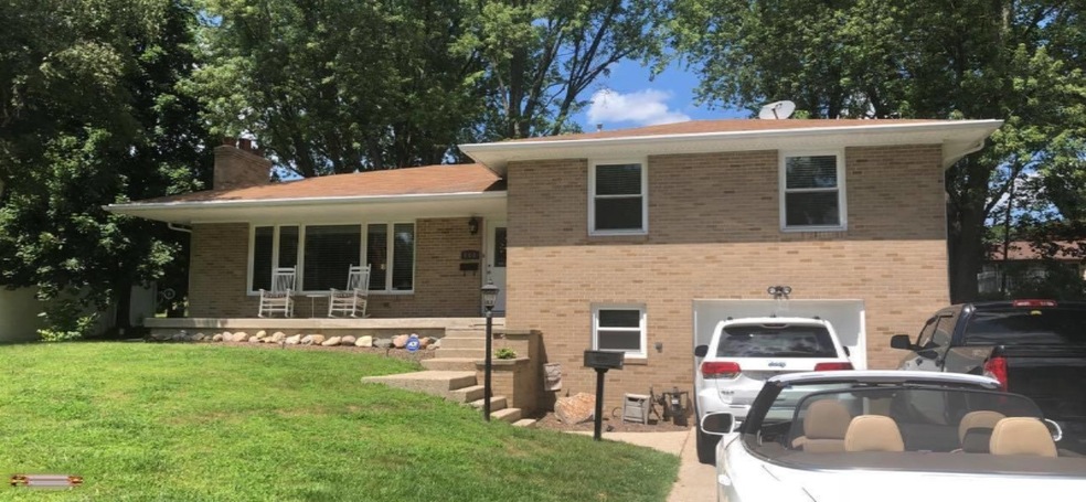 37782192_10212314455199911_7582472527218