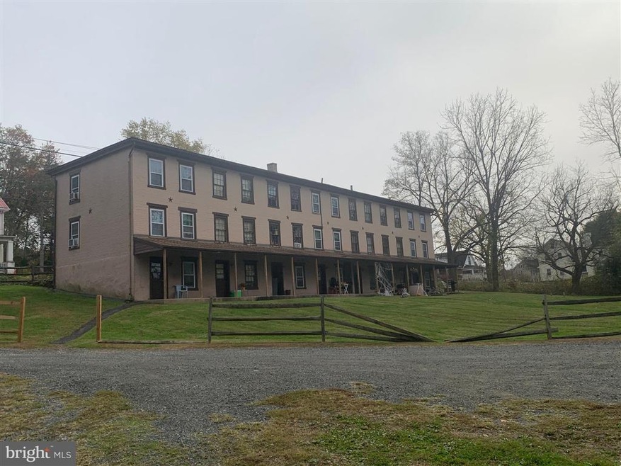 2152 Farmington Ave unit 7, Boyertown, PA 19512 - photo 1