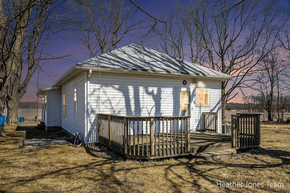 3239 W Kent Rd, Sheridan, MI 48884 - photo 1