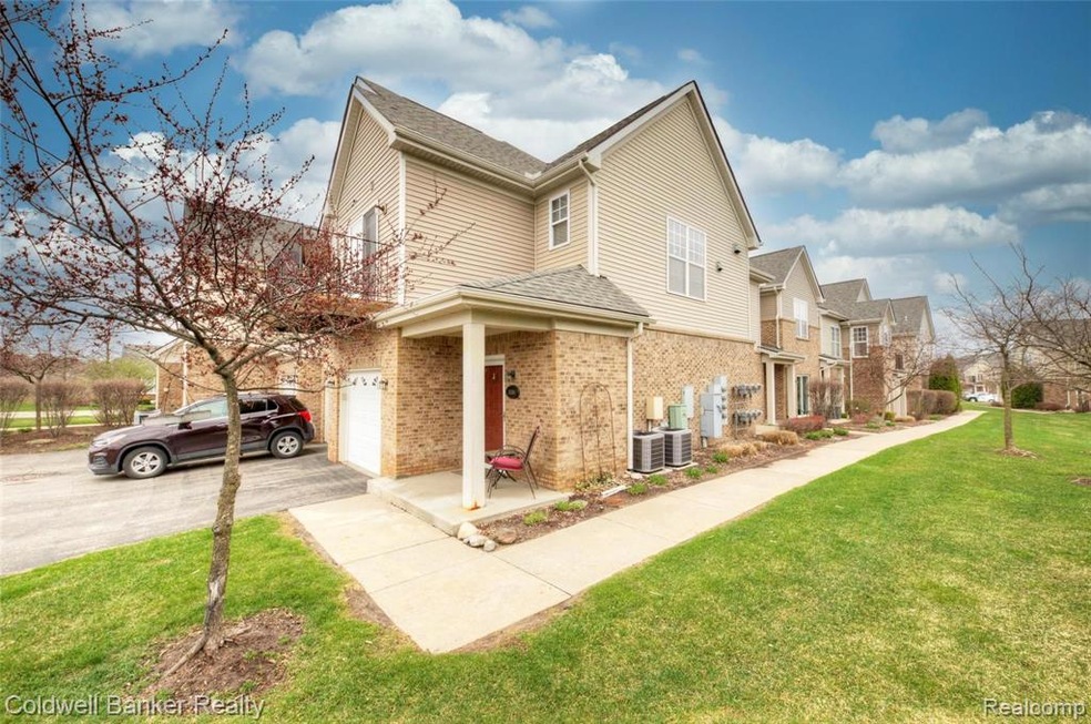 10086 Ridge Run St, Howell, MI 48855 - photo 1