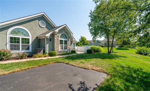 7155 Meadowsweet Ln, Shawnee, KS 66227 - photo 1