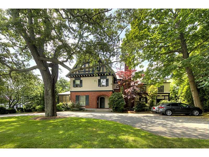 107 Old Beach Rd unit 1, Newport, RI 02840 - photo 1