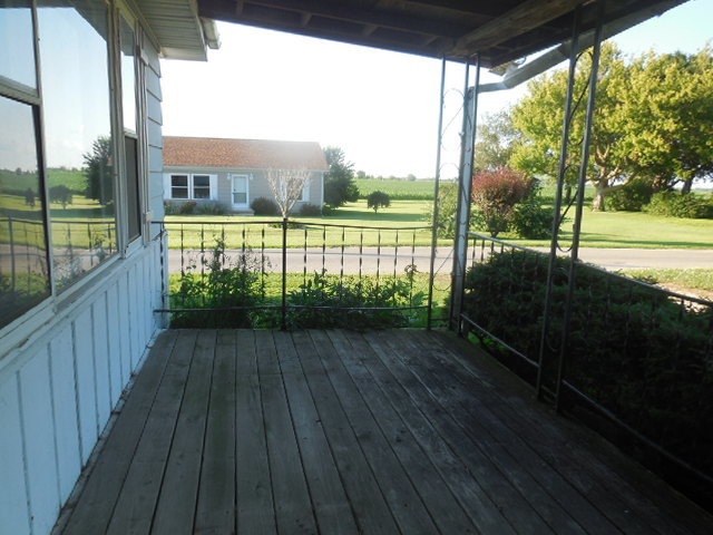 611 N 4th Ave, Chenoa, IL 61726 - photo 1