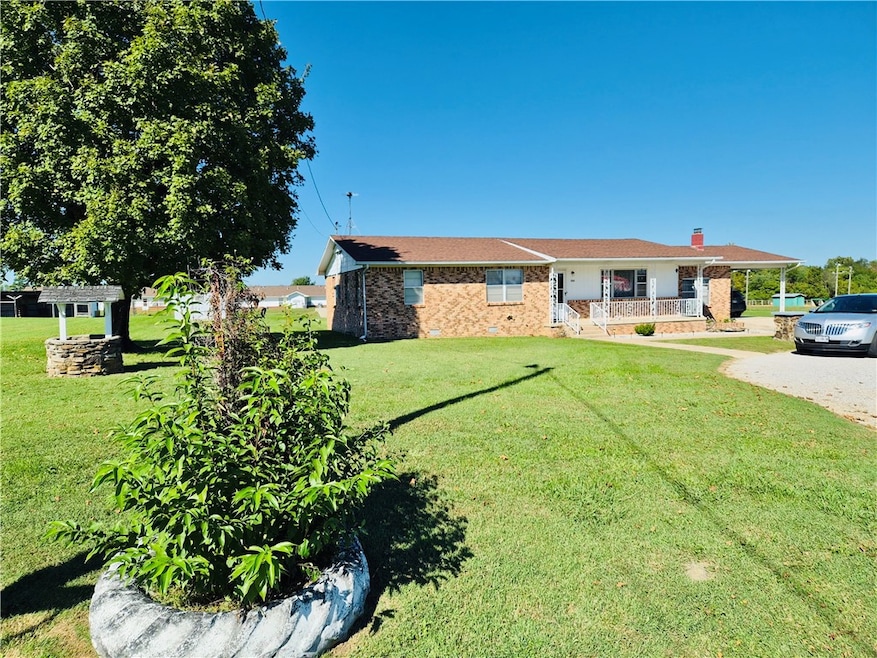 504 W 6th St, Green Forest, AR 72638 - photo 1