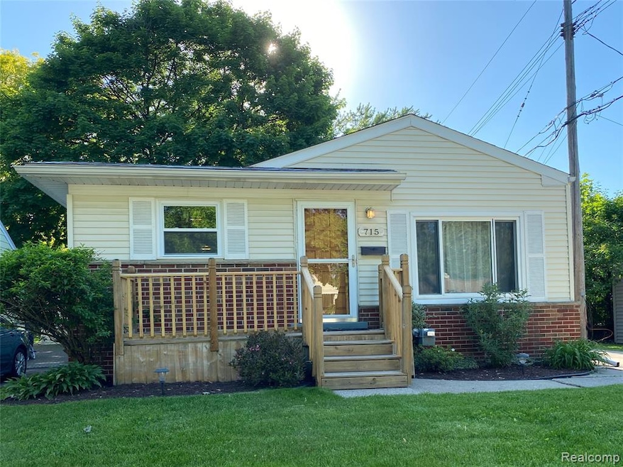 Welcome to 715 Hudson Avenue!