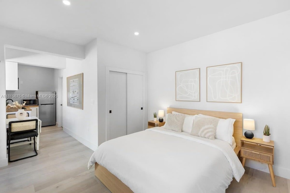 810 NW 6th Ave unit Efficiency, Dania, FL 33004 - photo 1