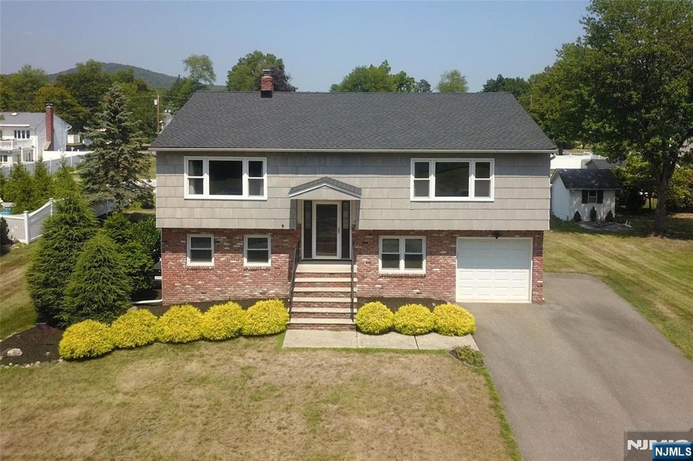 10 Copley Ct, Pompton Plains, NJ 07444 - photo 1