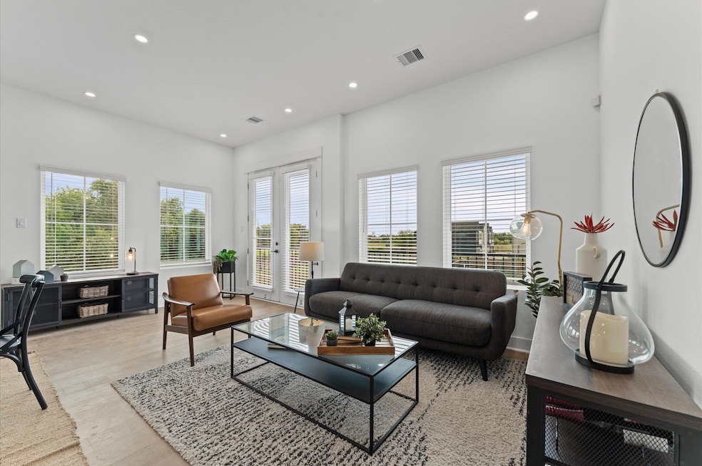 For Sale $319,900 • Co-Listing Agent