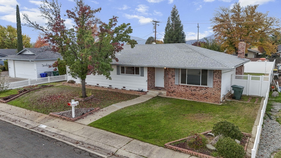820 Middle St, Redding, CA 96003 - photo 1