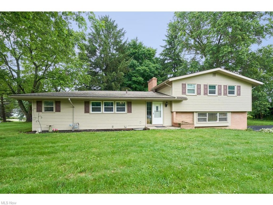 Welcome to 1518 Cloverfield Dr Copley - This home 
