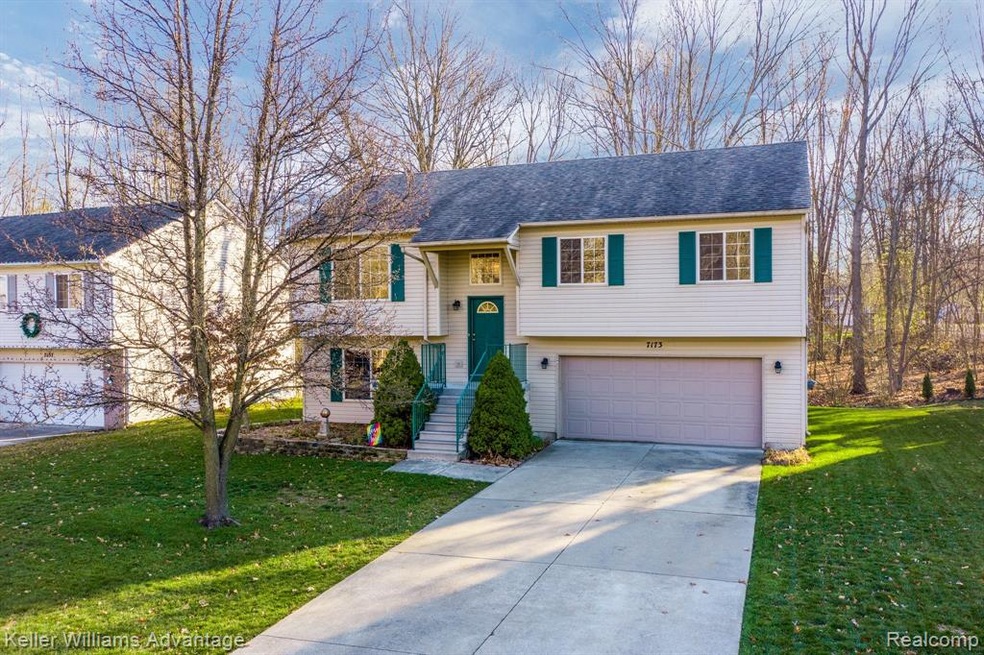 7173 Eagle Landings Ln, Waterford, MI 48327 - photo 1