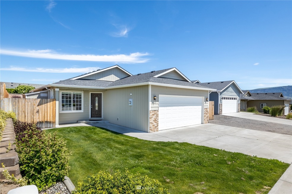 549 N Montclair Ave, East Wenatchee, WA 98802 - photo 1