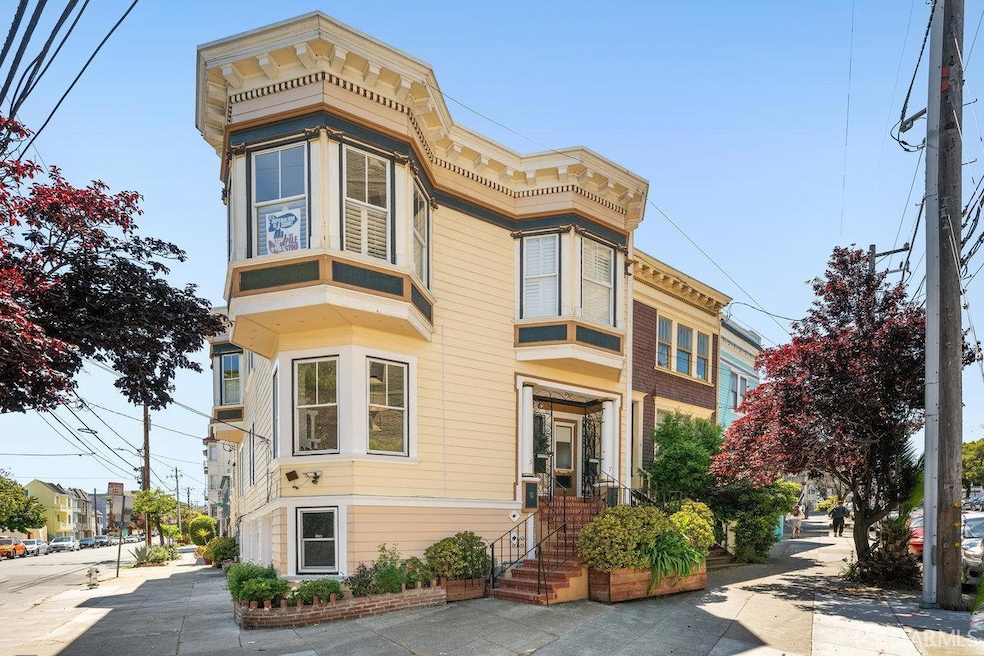Welcome to 5-7 Duncan Street...this Edwardian Dupl