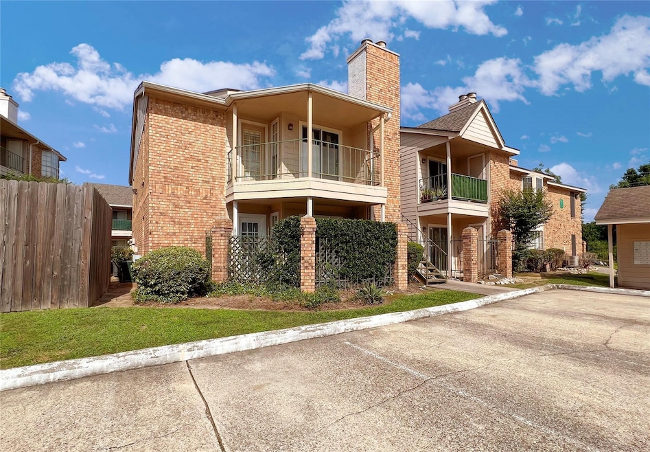3770 Lovers Wood Ln unit 610, Houston, TX 77014 - photo 1