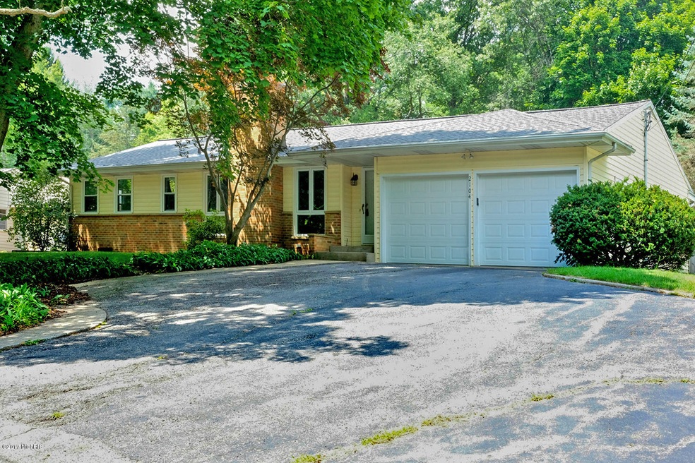 2104 Rambling Road-1