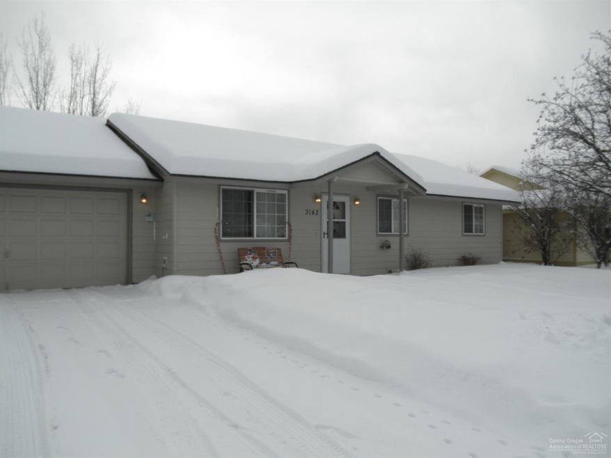 3142 SW Reindeer Ct, Redmond, OR 97756 - photo 1