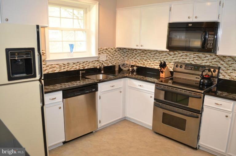 5113 Portsmouth Rd, Fairfax, VA 22032 - photo 1