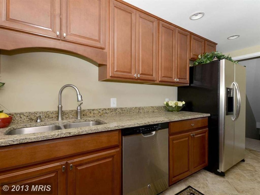 948 Foxridge Ln, Essex, MD 21221 - photo 1