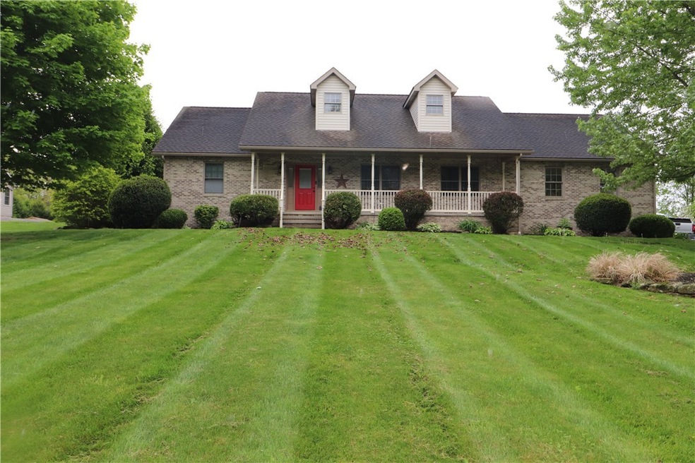 COUNTRY LIVING AT ITS BEST in this 4 bed/2.5bath/