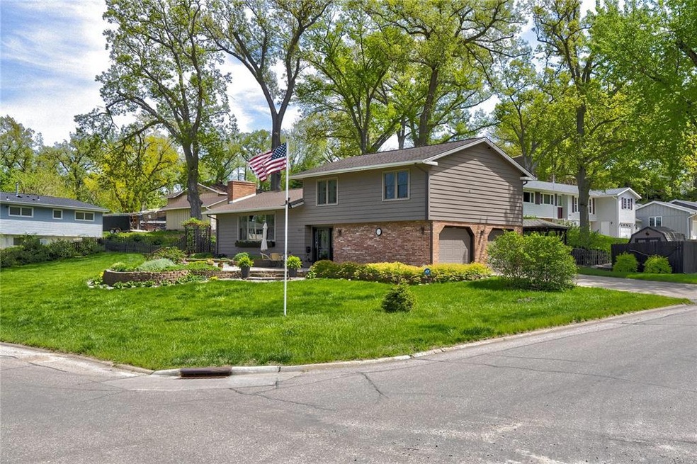 3617 Elmwood Dr NE