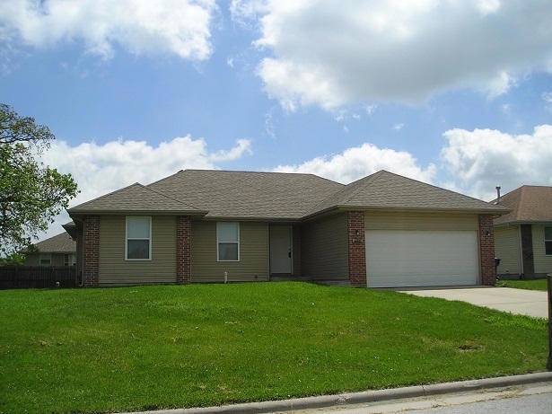 410 Daniel Dr, Nixa, MO 65714 - photo 1