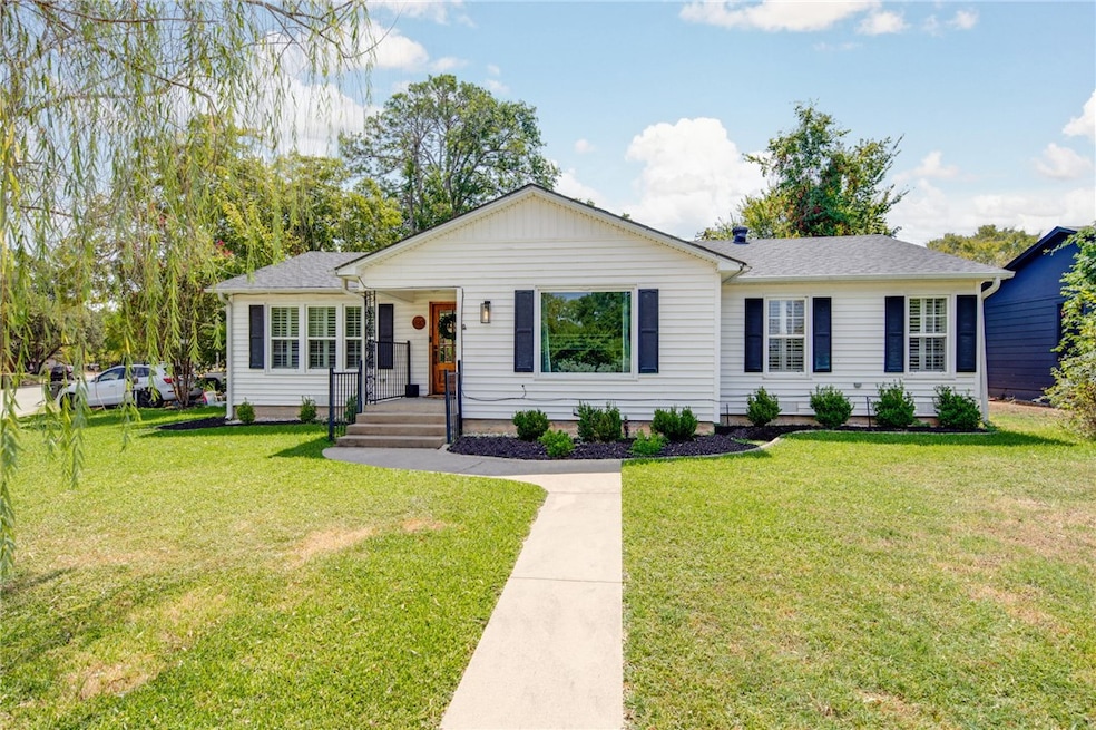 833 Enfield St, Bryan, TX 77802 - photo 1