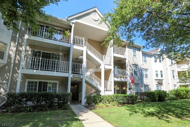 227 Larch Ln, Mahwah, NJ 07430 - photo 1