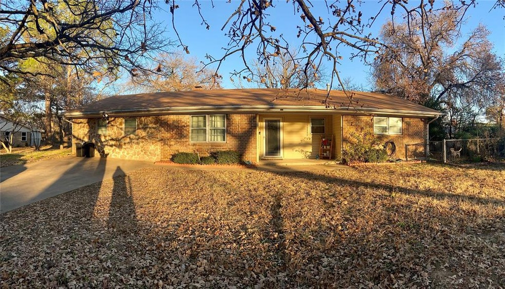 820 Red Bud Dr, Azle, TX 76020 - photo 1