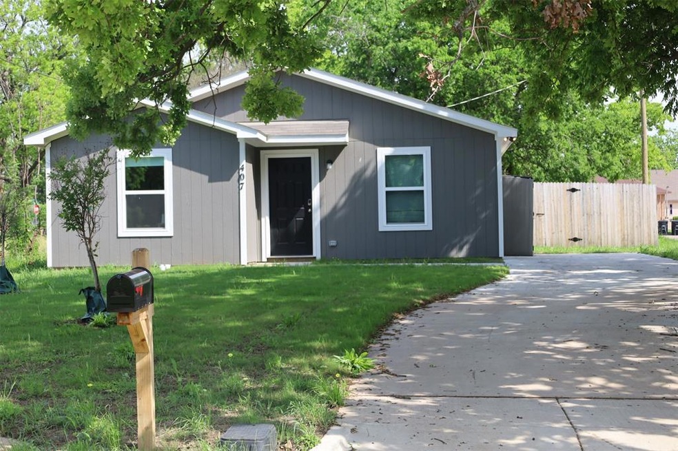 407 Royal St, Cleburne, TX 76031 - photo 1