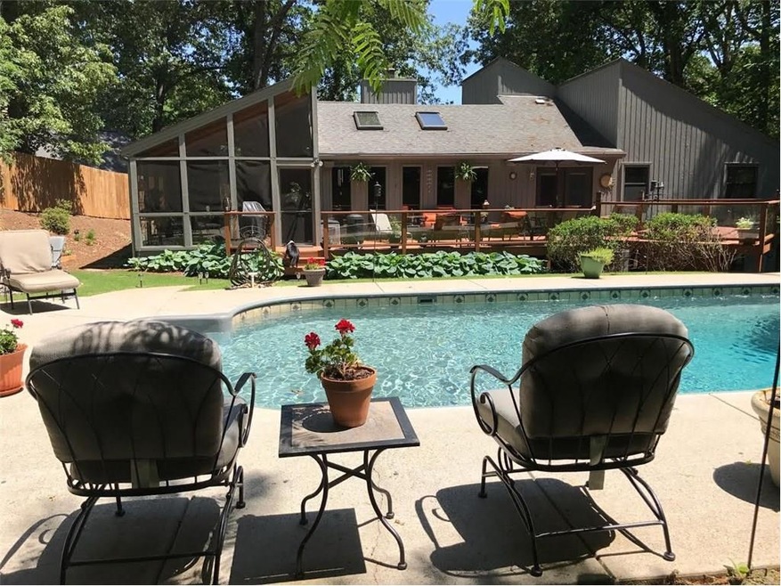 Your own relaxing retreat just minutes from 400 an