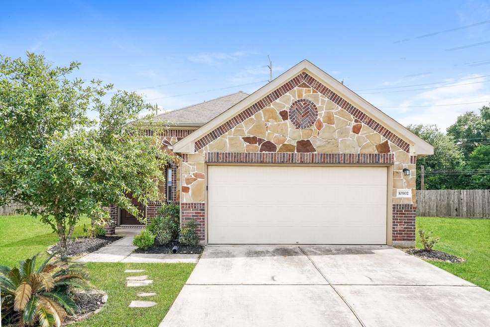 10902 Camarillo Ct, Houston, TX 77088 - photo 1