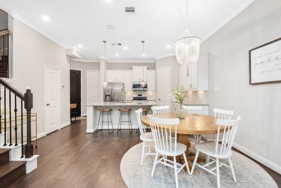 1127 Shepherd Oaks Dr, Houston, TX 77018 - photo 1